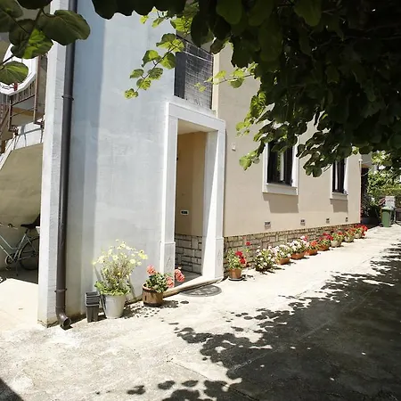 Flora - Two Bedroom Apartment