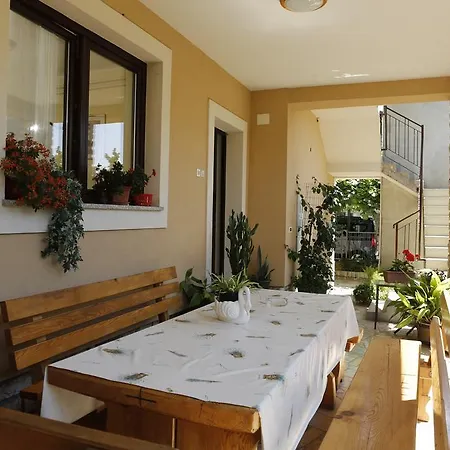 Flora - Two Bedroom Apartment * רוביני